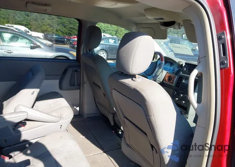 2008 Chrysler Town & Country Touring from USA, damaged, VIN 2A8HR54P78R736148